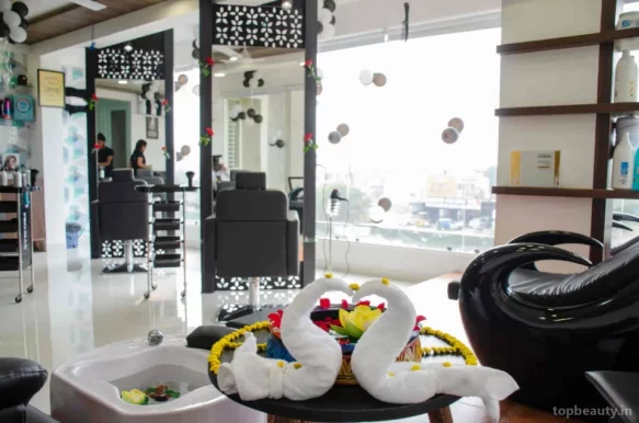 The Glamourra - Unisex Salon I Makeup Studio I Nail Bar IAcademy, Indore - Photo 5