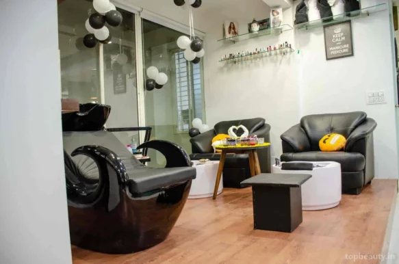 The Glamourra - Unisex Salon I Makeup Studio I Nail Bar IAcademy, Indore - Photo 2