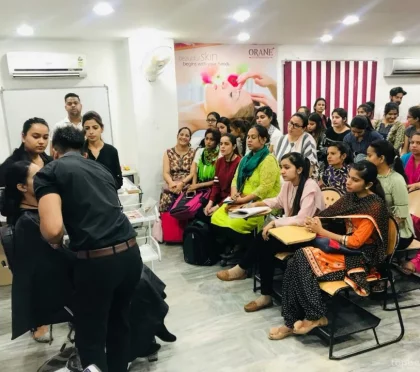 Orane International School Of Hair Skin & Makeup – Hairdressing parlor in Jalandhar