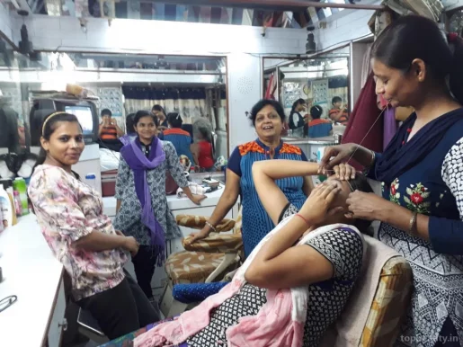 DOLLY BEAUTY parlour, Kanpur - Photo 2