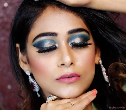 Preet Anand Makeovers & Hair studio, Kanpur - Photo 4