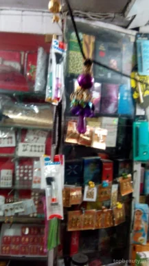 Lucky beauty parlour & cosmetic store, Kanpur - 