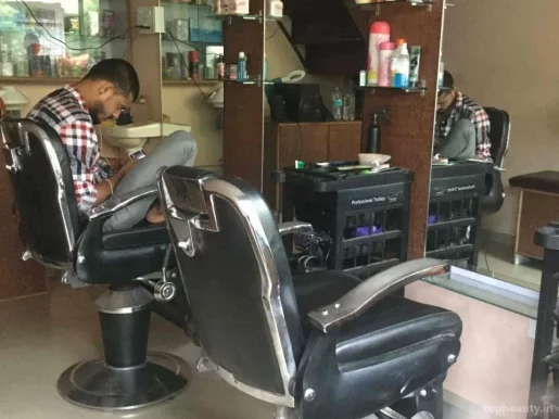 Looks Hair Saloon, Kolhapur - Photo 3