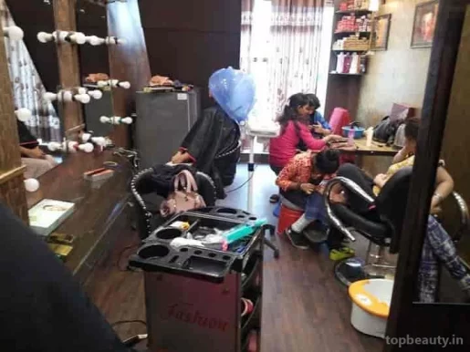 Mike Regan Salon | Best Unisex Salon of Kolkata | Budget friendly | Hair Highlight & Hair Smoothening Experts | Permanent Hair Straightening in Kolkata., Kolkata - Photo 1