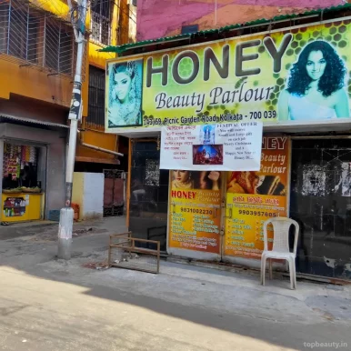 Honey Beauty Parlour, Kolkata - Photo 1
