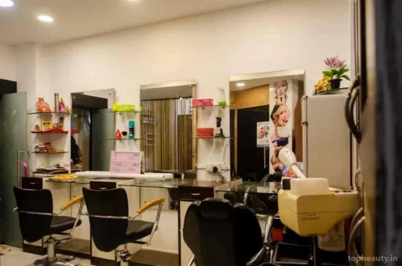PROFEX Trends Family Wellness & Beauty Salon: Beauty Salon & Sliming Centre in Park Street, Kolkata - Photo 4