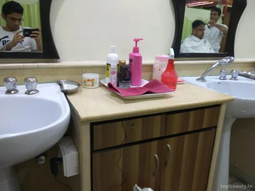 Wakil’s Beauty Salon, Kolkata - Photo 2