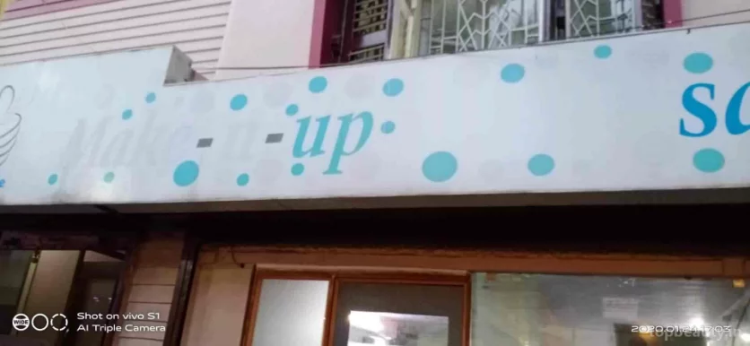 Make 'N' Up Saloon, Kolkata - Photo 2