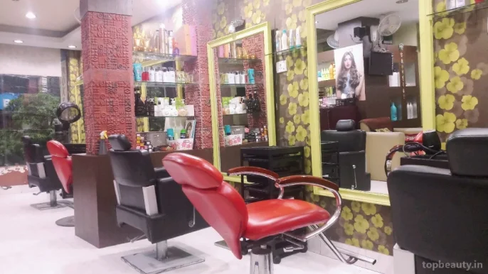 Moksha Family Salon -Bridal Makeup, Hair Spa, Cosmetic Shop in Baghajatin, Jadavpur, Ganguly Bagan, Kolkata - Photo 2