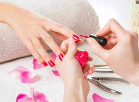 Glowrious Herbal Beauty Parlour, Lucknow - 