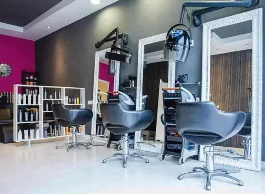 New Bombay Mens Parlour, Lucknow - 