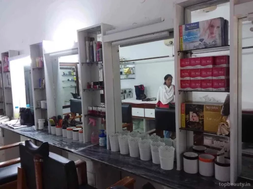 A Curly Top Beauty Parlour, Lucknow - Photo 4