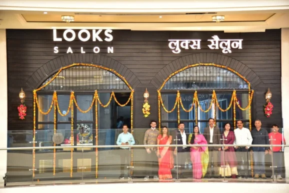 Looks Salon, Lucknow - Photo 2