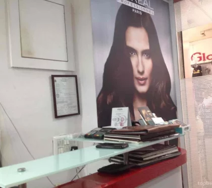 Javed`s hair stylist salon – Classic manicure in Mumbai