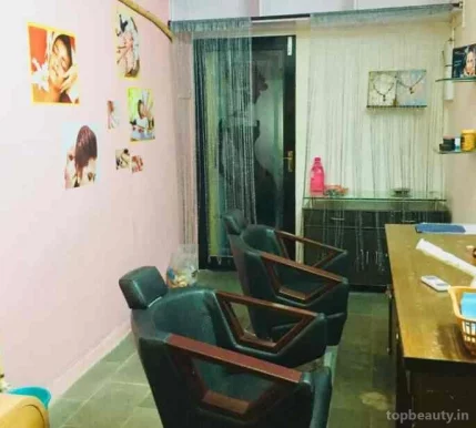 Saroj's beauty salon, Mumbai - Photo 1