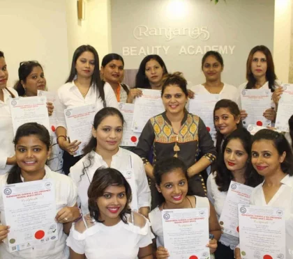 Ranjanas Beauty Academy Goregaon Mumbai – French manicure in Mumbai