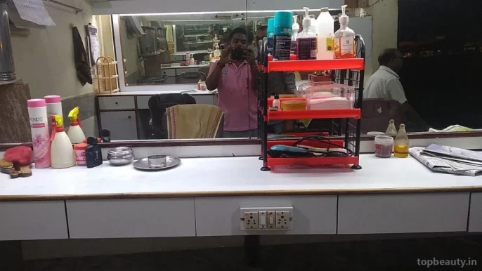 Aashirwad Hair Cutting Salon, Mumbai - Photo 2