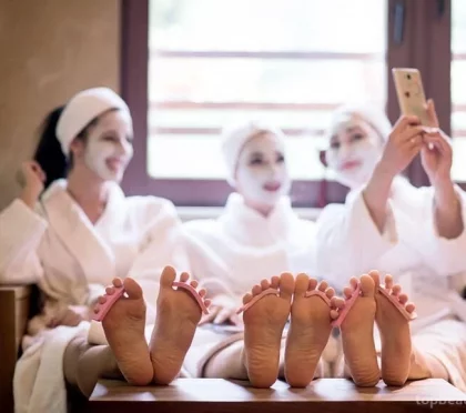 Tip and Toe The Nail Club - Peddar Road – Massage in Mumbai