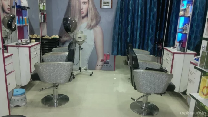 Varsha's Rich N Look Beauty Salon & Studio, Mumbai - Photo 3