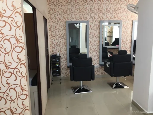 Change Over Unisex Salon, Noida - Photo 5