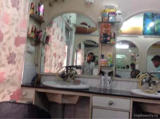 Cut & Cuts Salon, Noida - Photo 1