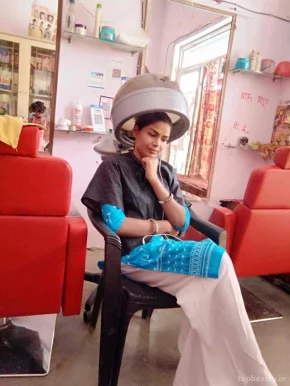 Aarti Beauty Parlour, Noida - Photo 1