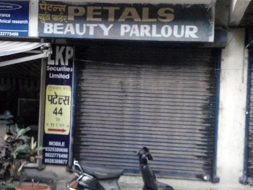 Petals Beauty Parlour, Pune - Photo 3