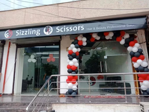Sizzling scissors beauty salon hair extension & hair replacement centre mens womens, Raipur - Photo 1