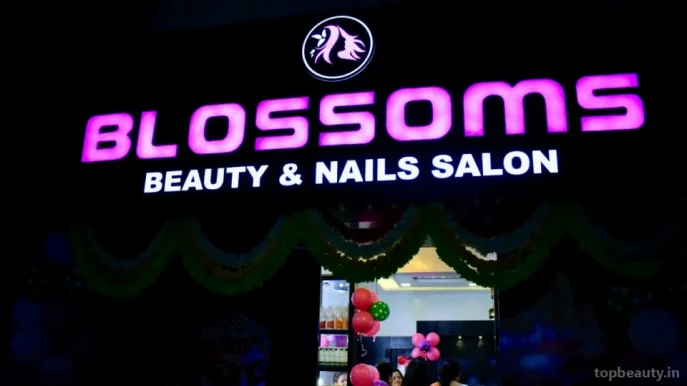 Blossoms beauty and nails salon, Solapur - Photo 2