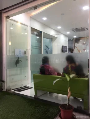 Dr.Dulhan Skin & Cosmetic Laser Center, Solapur - Photo 2