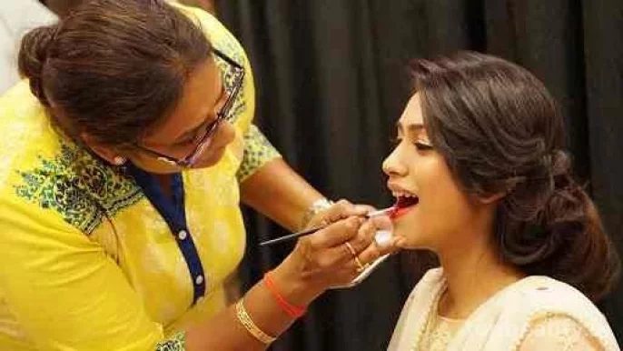Trendz hair & makeup studio (unisex), Surat - Photo 2