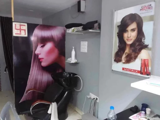 Looks hair salon, Surat - Photo 2
