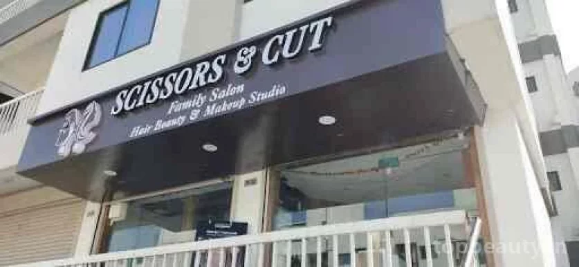 Scissors and cut family salon, Vadodara - Photo 4