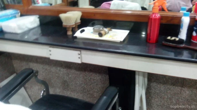 Venus Hair Dresser, Varanasi - Photo 4