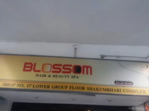 Blossom Hair & Beauty Spa, Varanasi - Photo 4