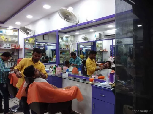 Looks Barber, Varanasi - Photo 4