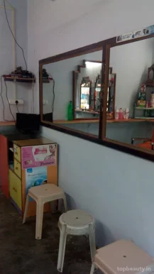 Man's Hair Salon, Varanasi - Photo 2